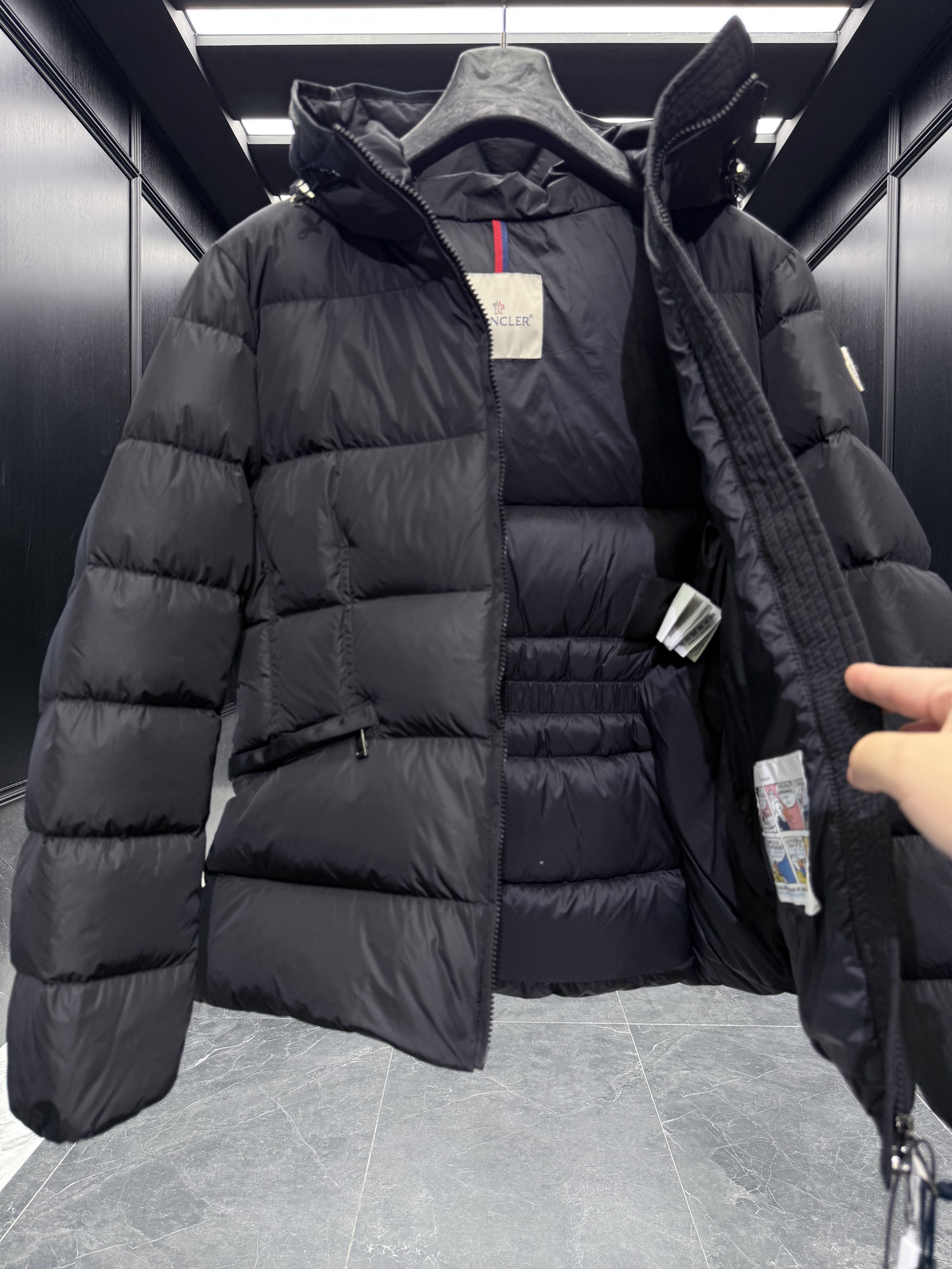 MONCLER Женский пуховик Avoce 