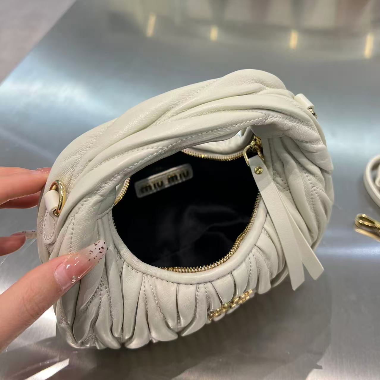 MIU MIU Женская сумка Wander hobo mini 