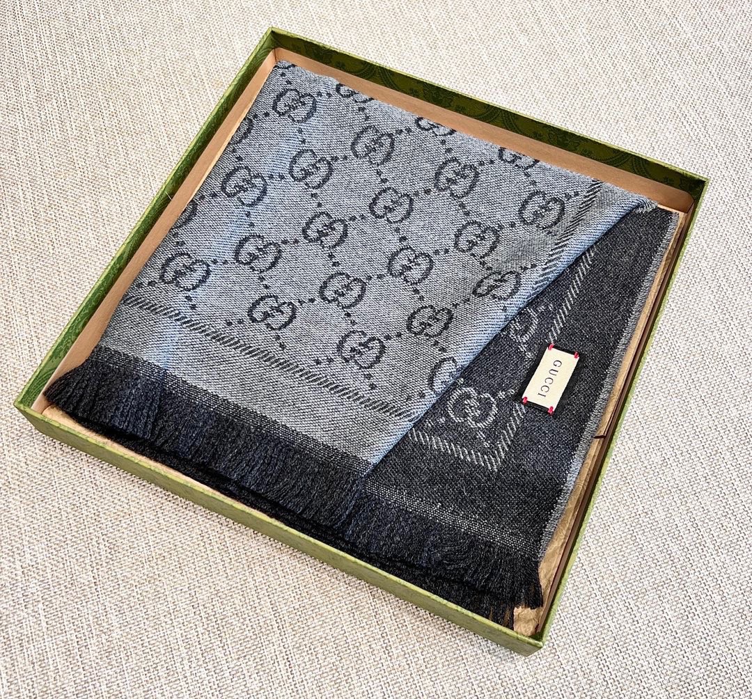 GUCCI Женский шарф в жаккардовой технике