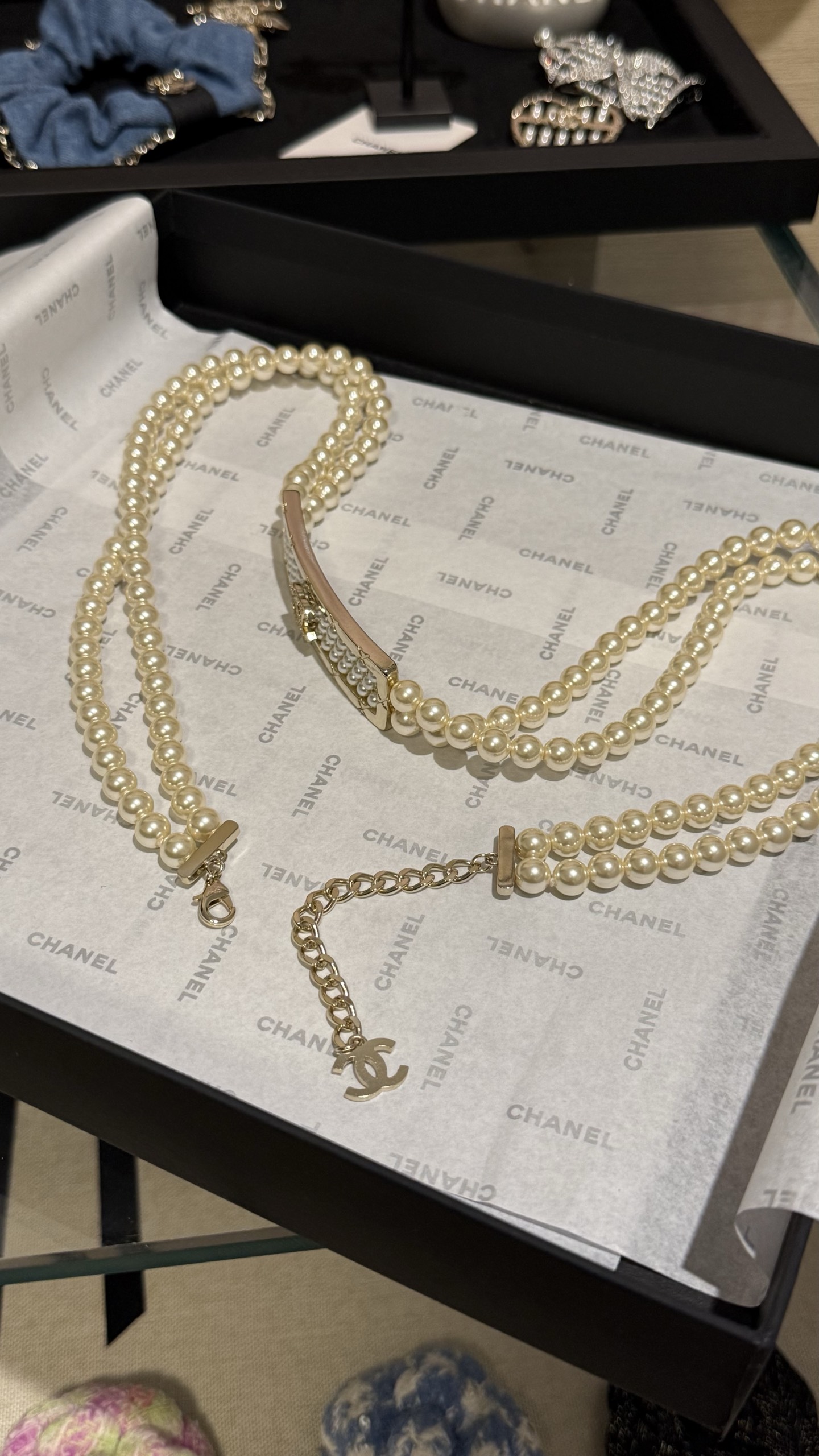 CHANEL Женский цепочка-ремень 25A с жемчугом CHANEL Женский цепочка-ремень 25A с жемчугом