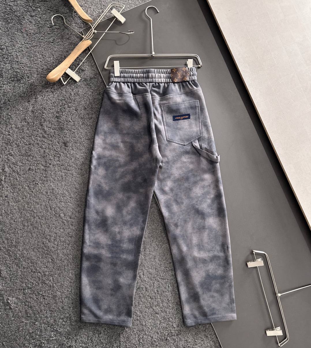 LOUIS VUITTON Мужские брюки LOUIS VUITTON Мужские брюки