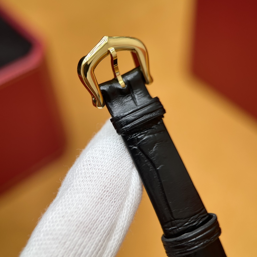 CARTIER Женские часы Tank Louis Cartier WGTA0352 24 мм кварц CARTIER Женские часы Tank Louis Cartier WGTA0352 24 мм кварц