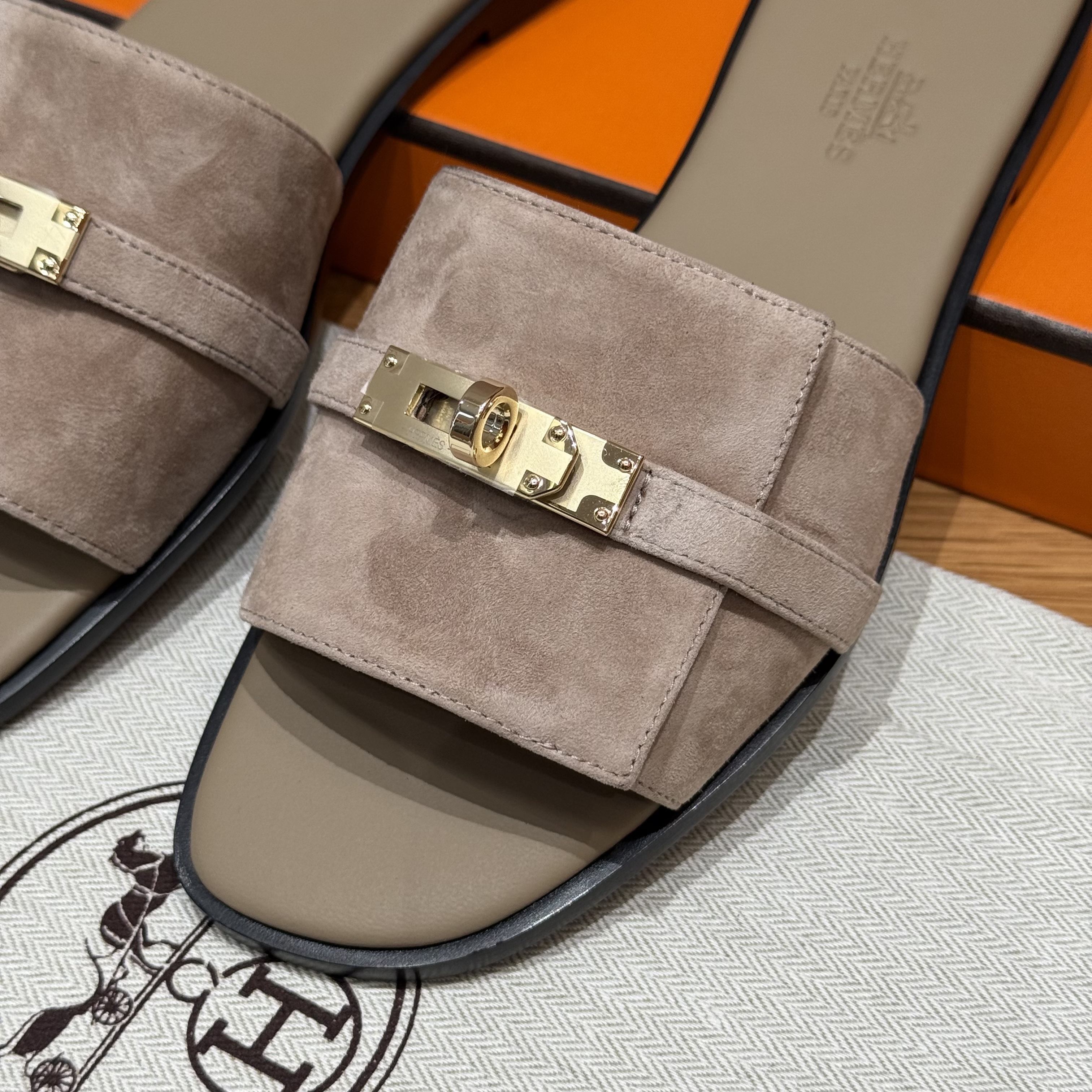 HERMES Женские сандалии Giulia из замши HERMES Женские сандалии Giulia из замши