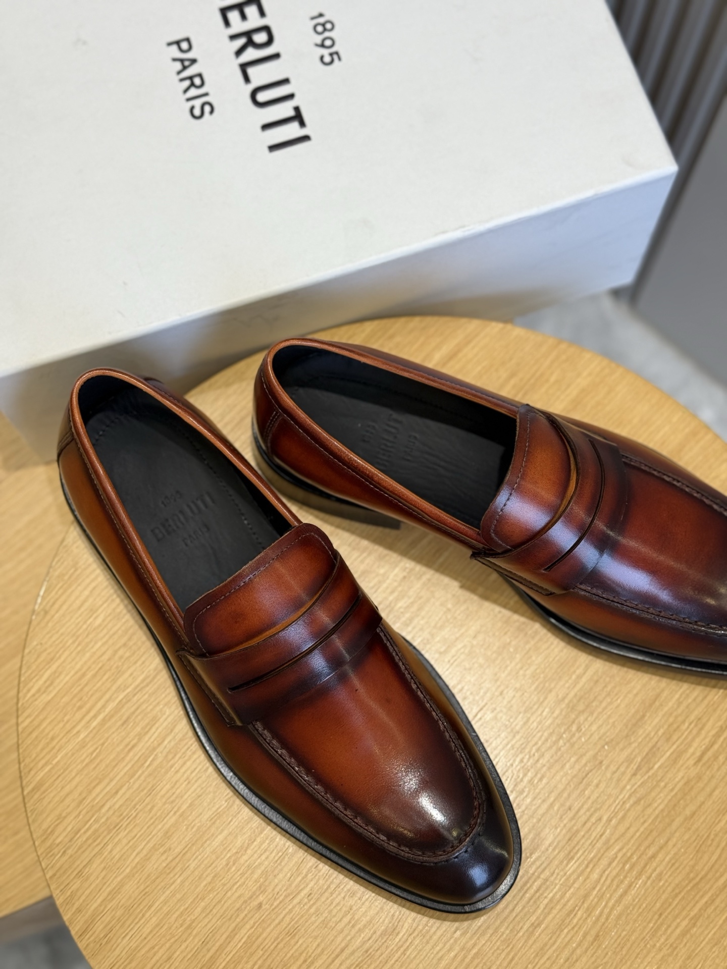 BERLUTI Мужские туфли из коровьей кожи BERLUTI Мужские туфли из коровьей кожи