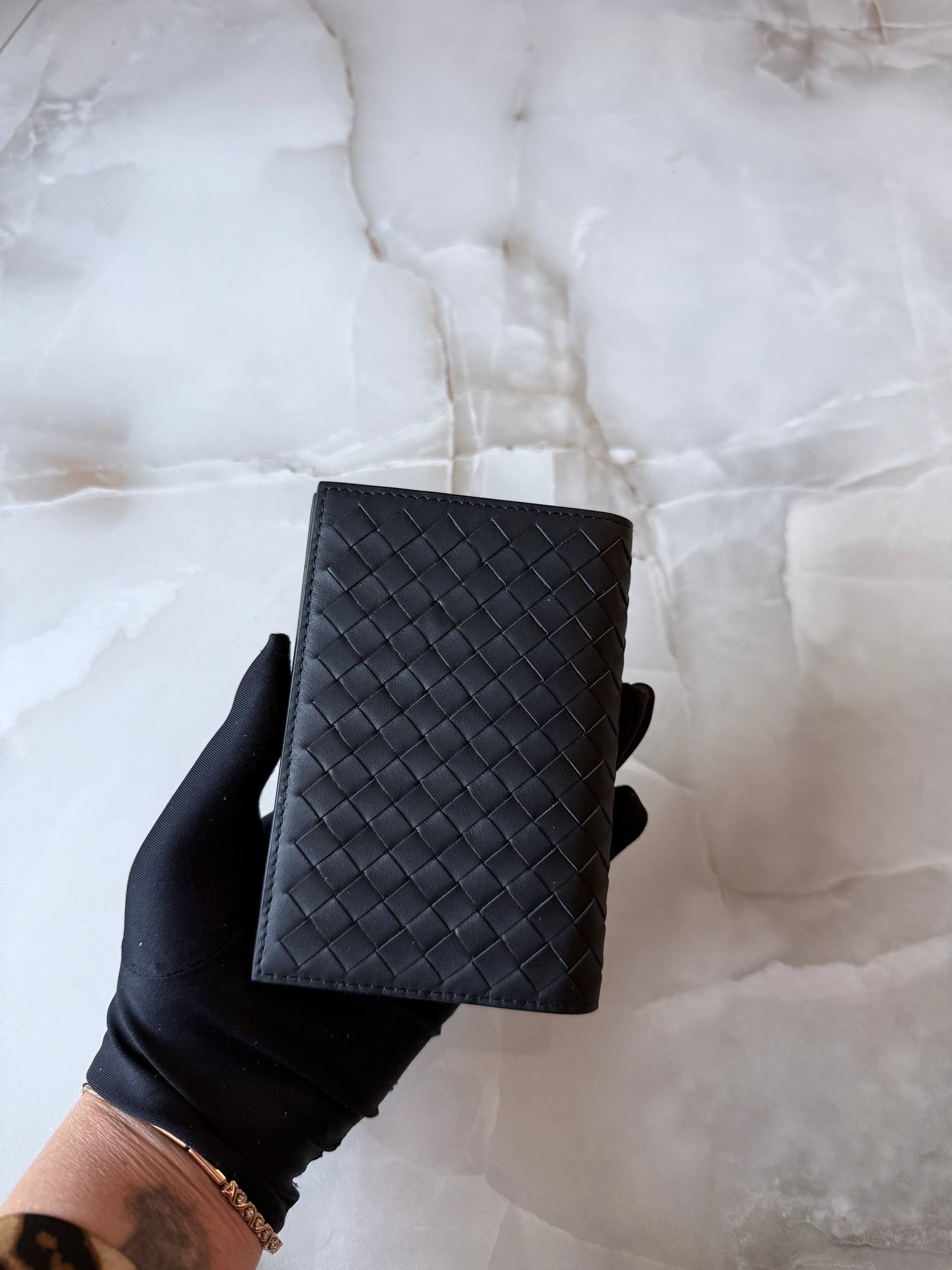 BOTTEGA VENETA Обложка на паспорт с плетением intrecciato BOTTEGA VENETA Обложка на паспорт с плетением intrecciato