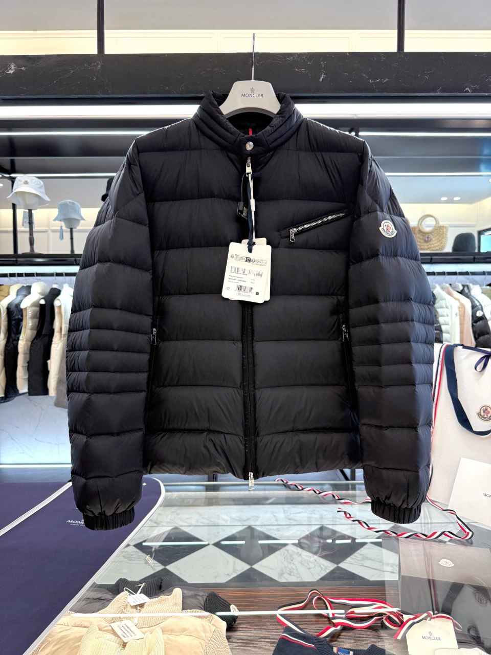 MONCLER Мужская куртка на пуху MONCLER Мужская куртка на пуху