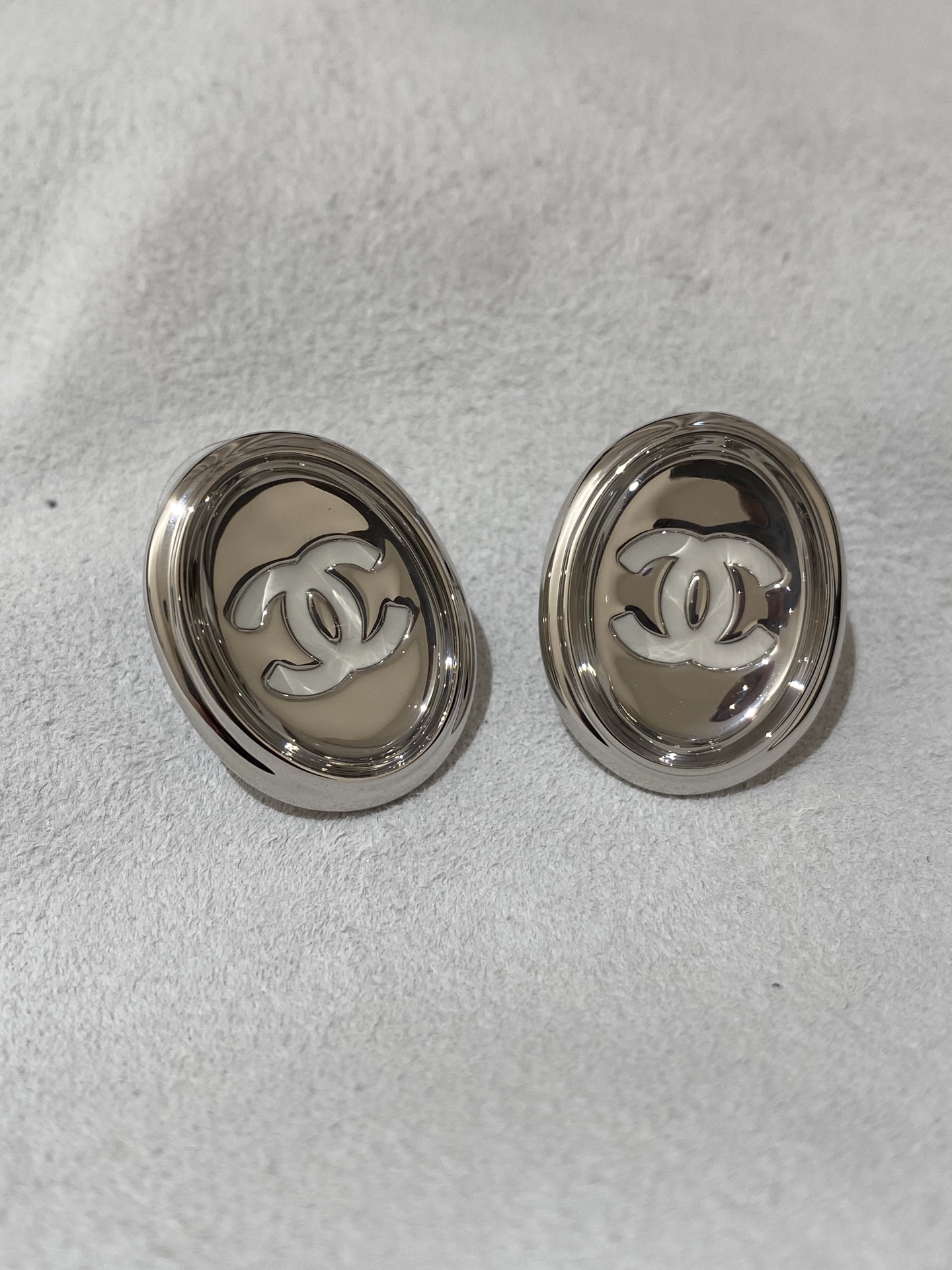 CHANEL Женские серьги 25s CHANEL Женские серьги 25s