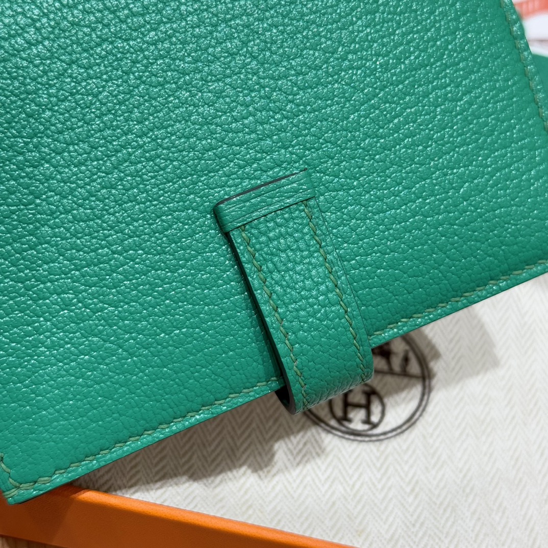 HERMES Кошелёк Bearn 12 см 0T/Vert comics Chèvre HERMES Кошелёк Bearn 12 см 0T/Vert comics Chèvre