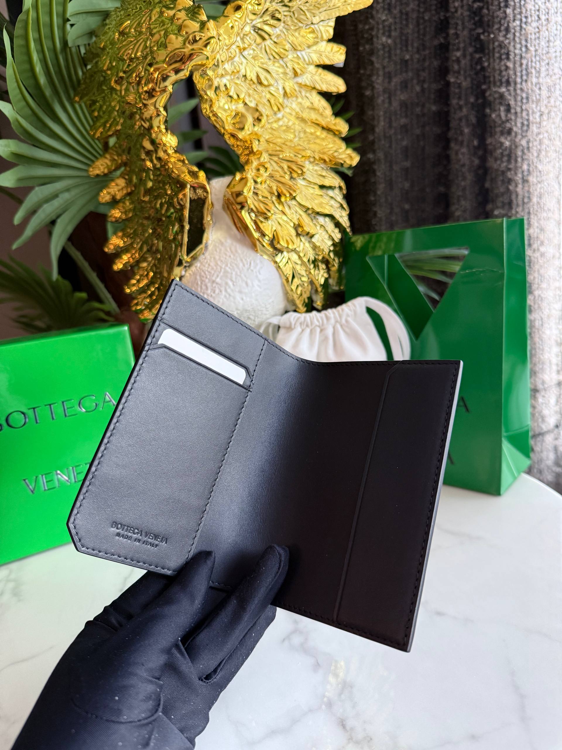 BOTTEGA VENETA Обложка на паспорт с плетением intrecciato BOTTEGA VENETA Обложка на паспорт с плетением intrecciato