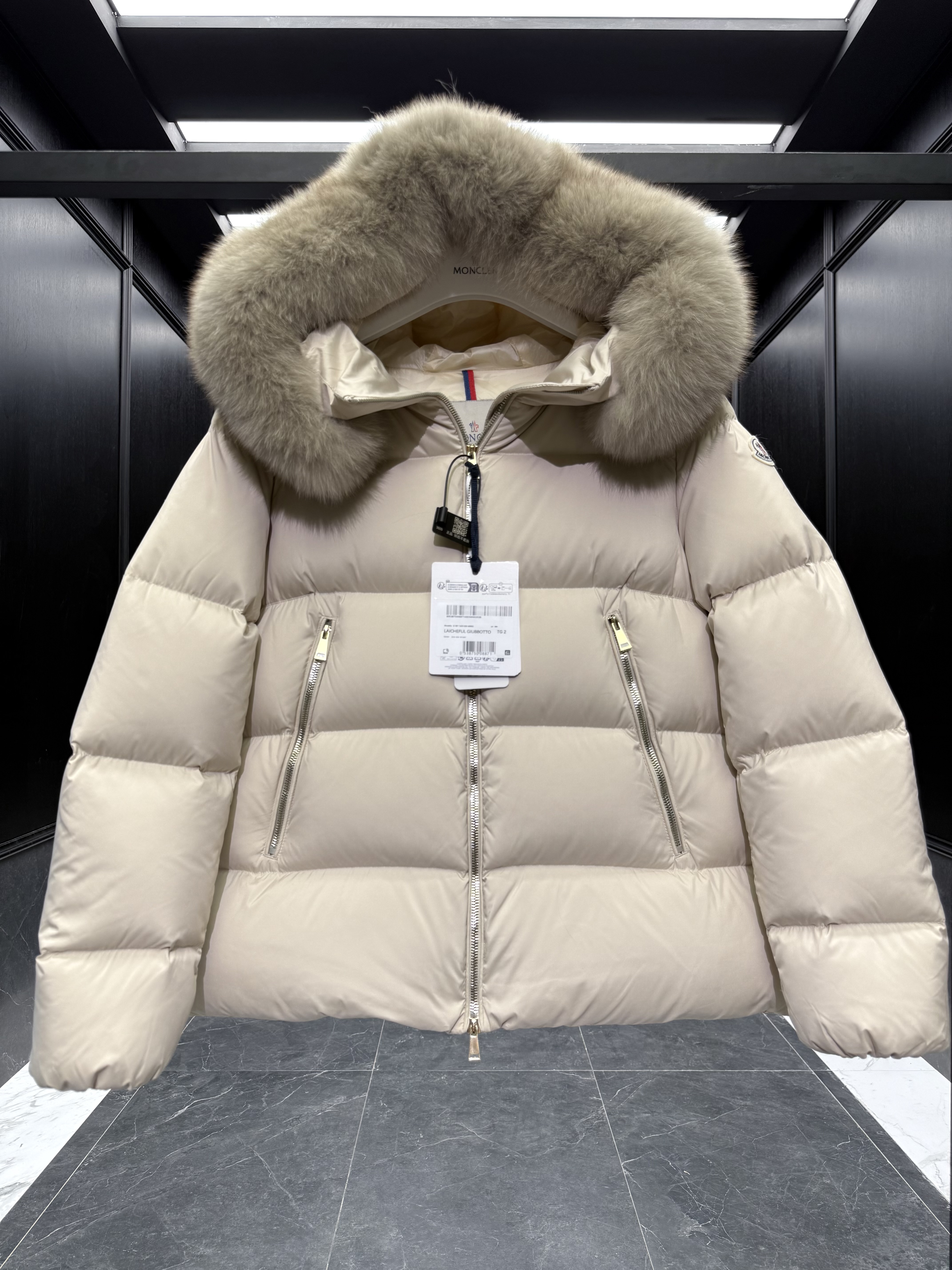 MONCLER Мужской пуховик с капюшоном Laichefur MONCLER Мужской пуховик с капюшоном Laichefur