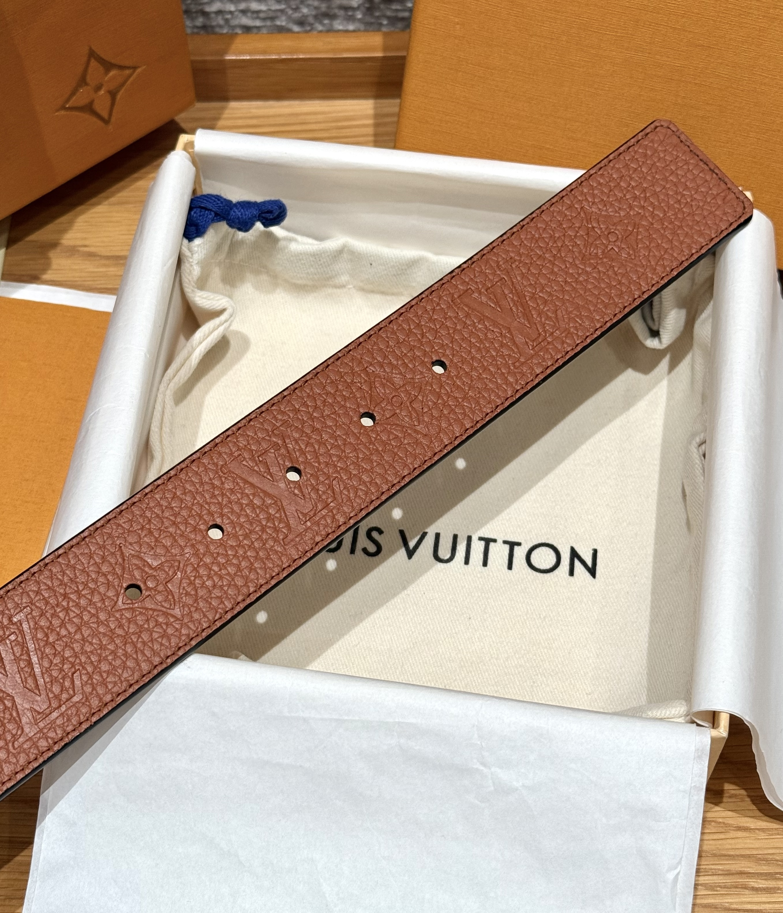 LOUIS VUITTON Мужской ремень LOUIS VUITTON Мужской ремень