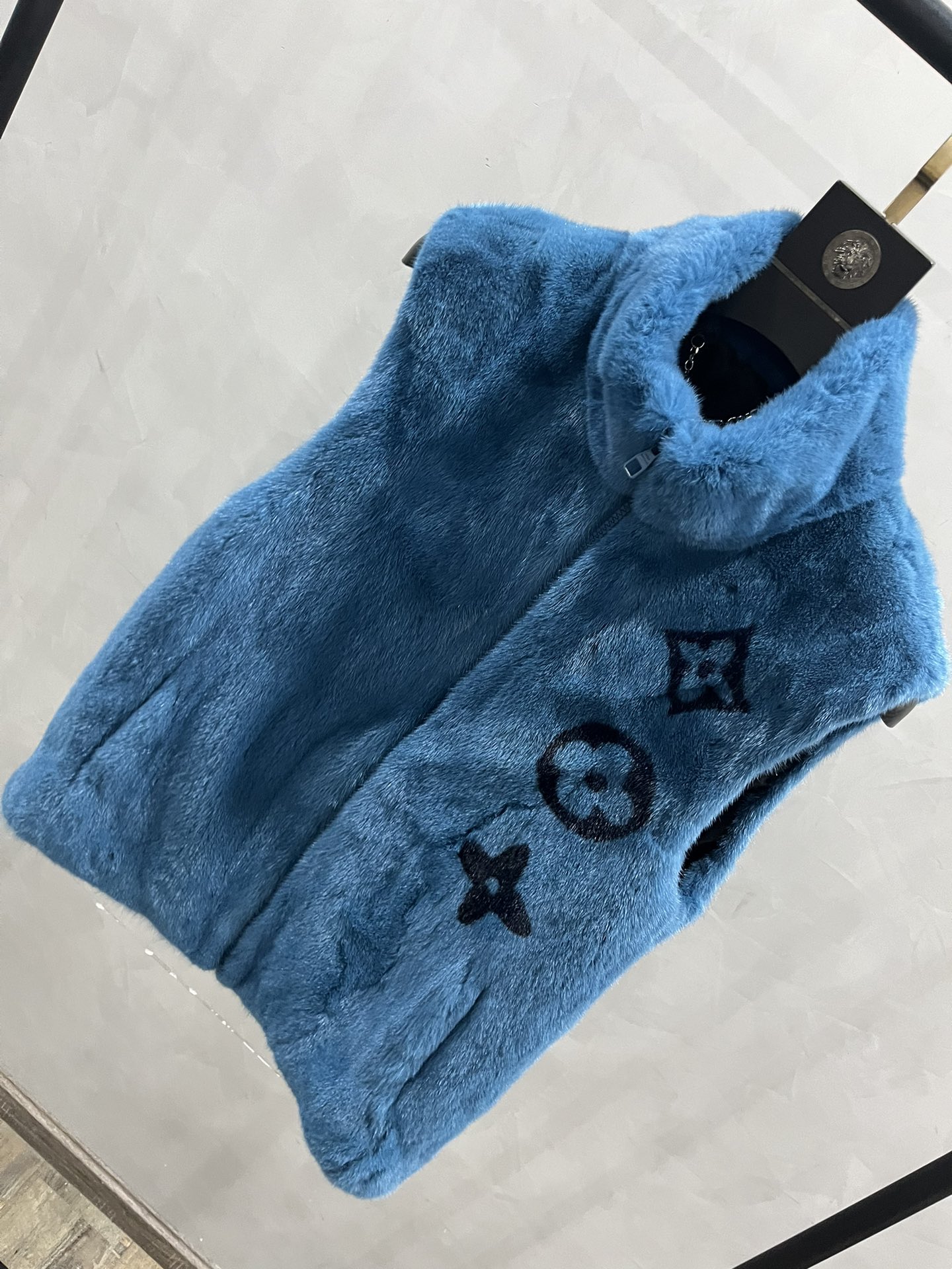 LOUIS VUITTON Мужской жилет из меха норки LOUIS VUITTON Мужской жилет из меха норки