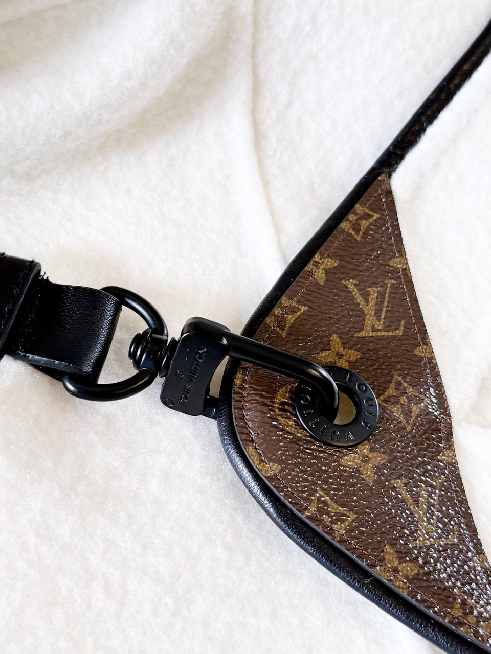 LOUIS VUITTON Женское пальто из шерсти LOUIS VUITTON Женское пальто из шерсти