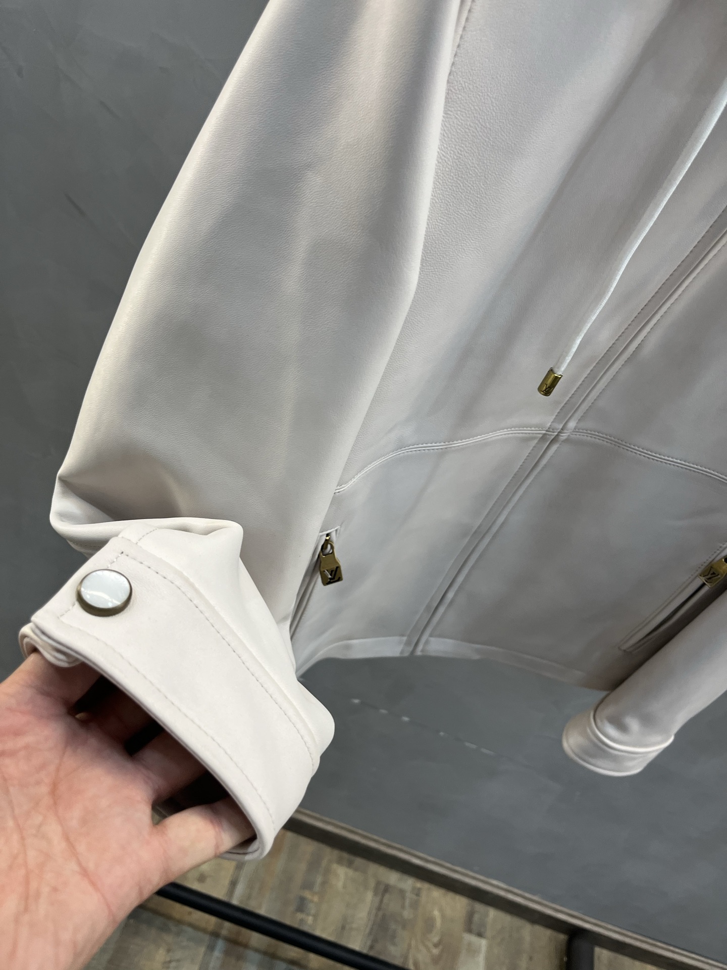 LOUIS VUITTON Мужская кожаная куртка LOUIS VUITTON Мужская кожаная куртка