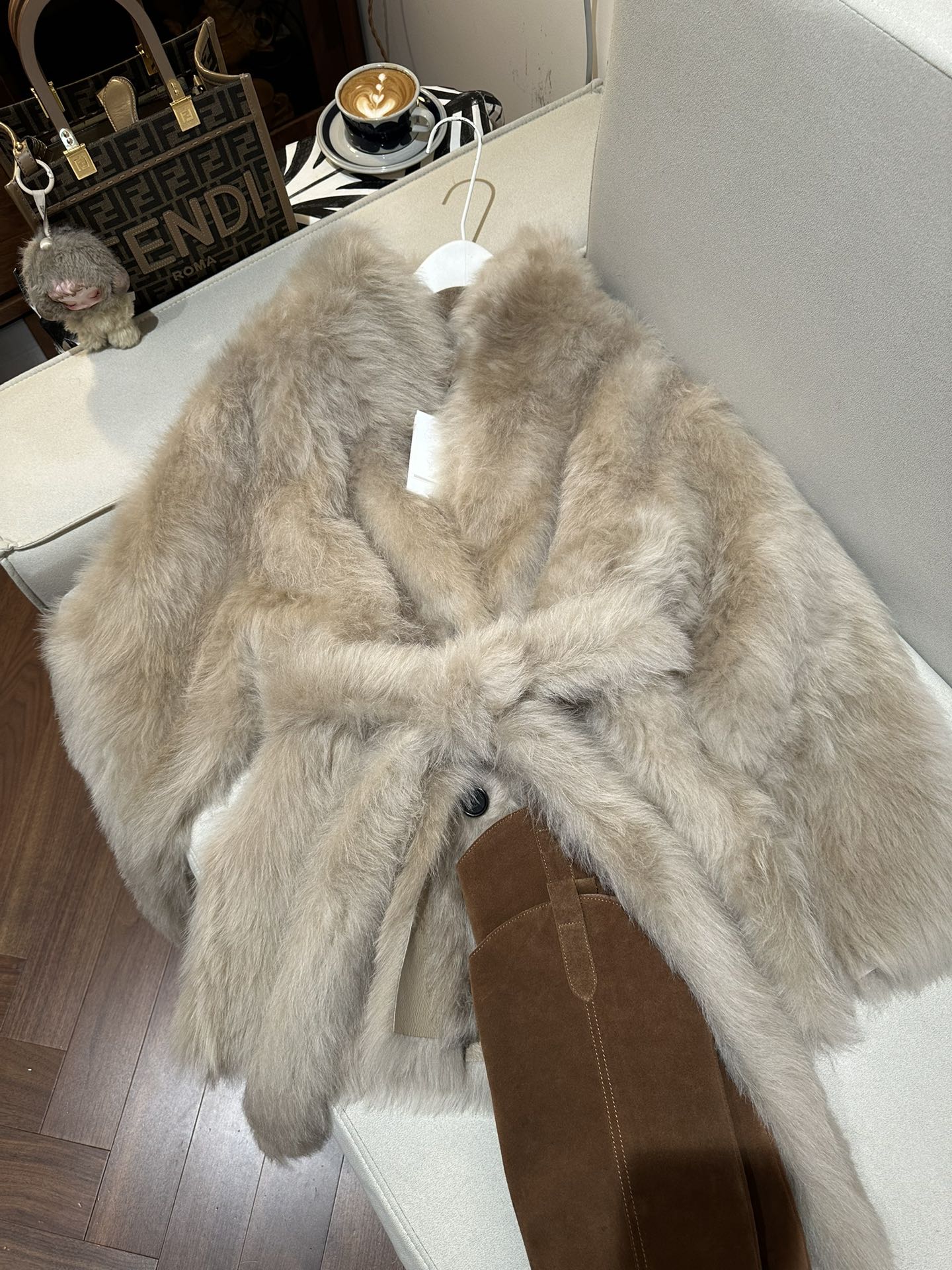 THE ROW Женская шуба из овчины THE ROW Женская шуба из овчины