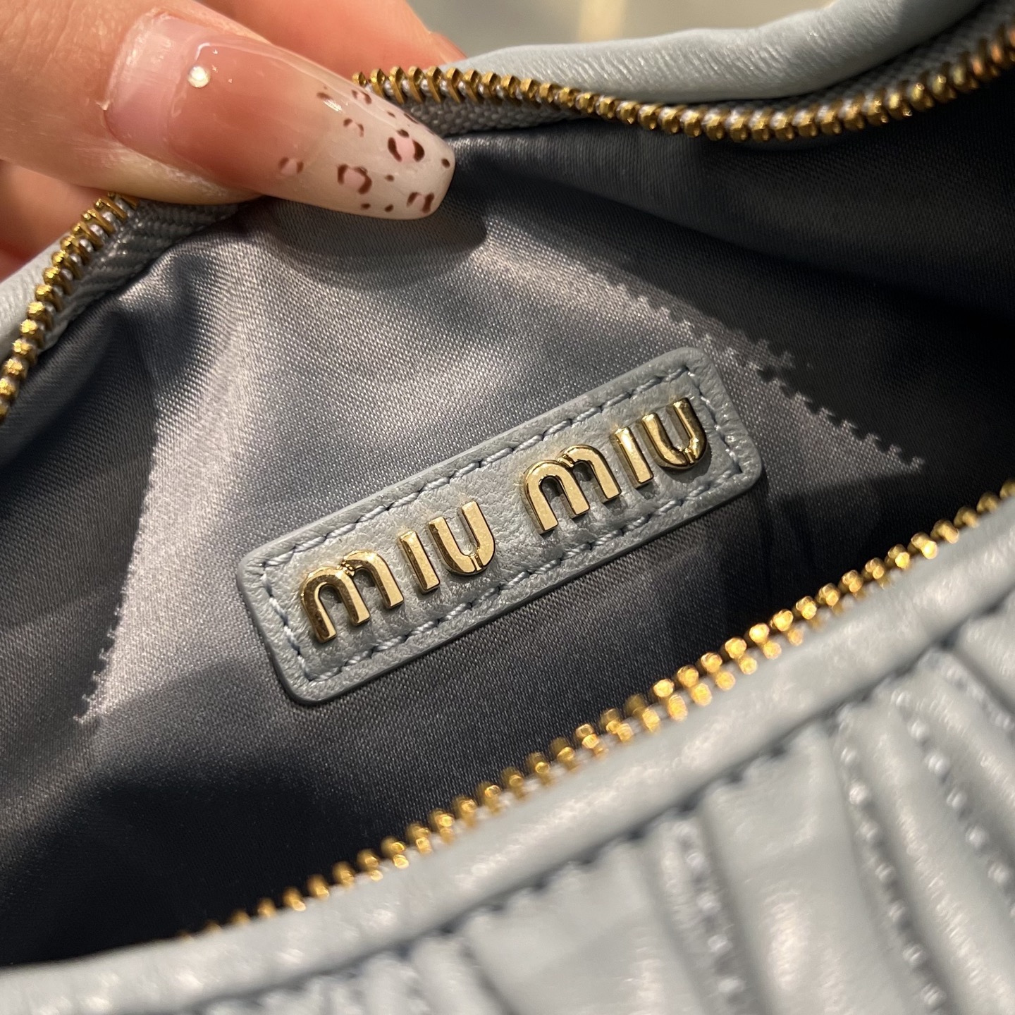 MIU MIU Женская сумка Wander hobo mini 