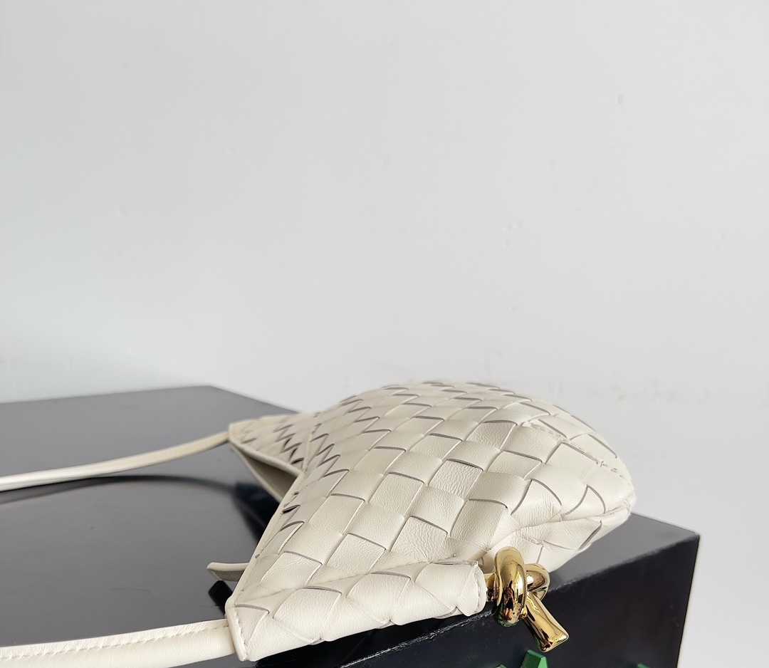 BOTTEGA VENETA Женская сумка Solstice Baby