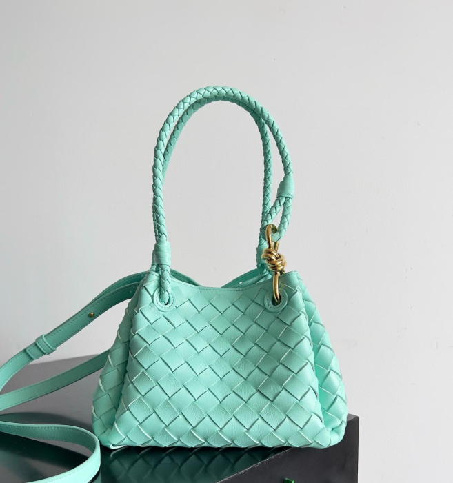BOTTEGA VENETA Женская сумка Parachute кожа Small