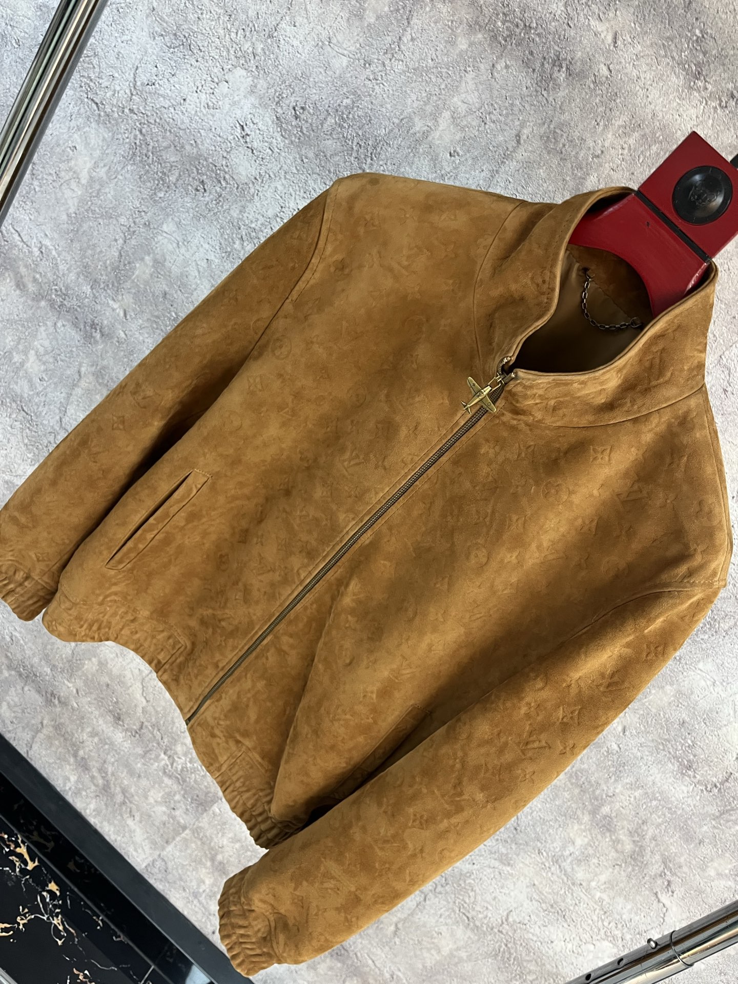 LOUIS VUITTON Мужская куртка из замши LOUIS VUITTON Мужская куртка из замши