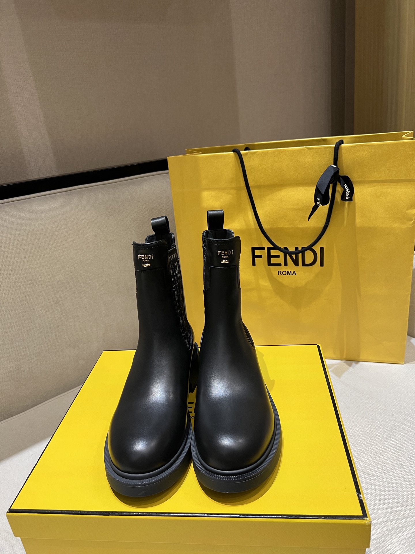 FENDI Женские ботинки челси FF