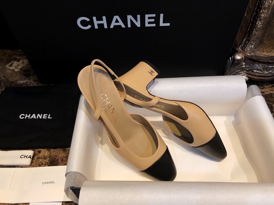 CHANEL Женские туфли слингбэки из кожи на каблуке