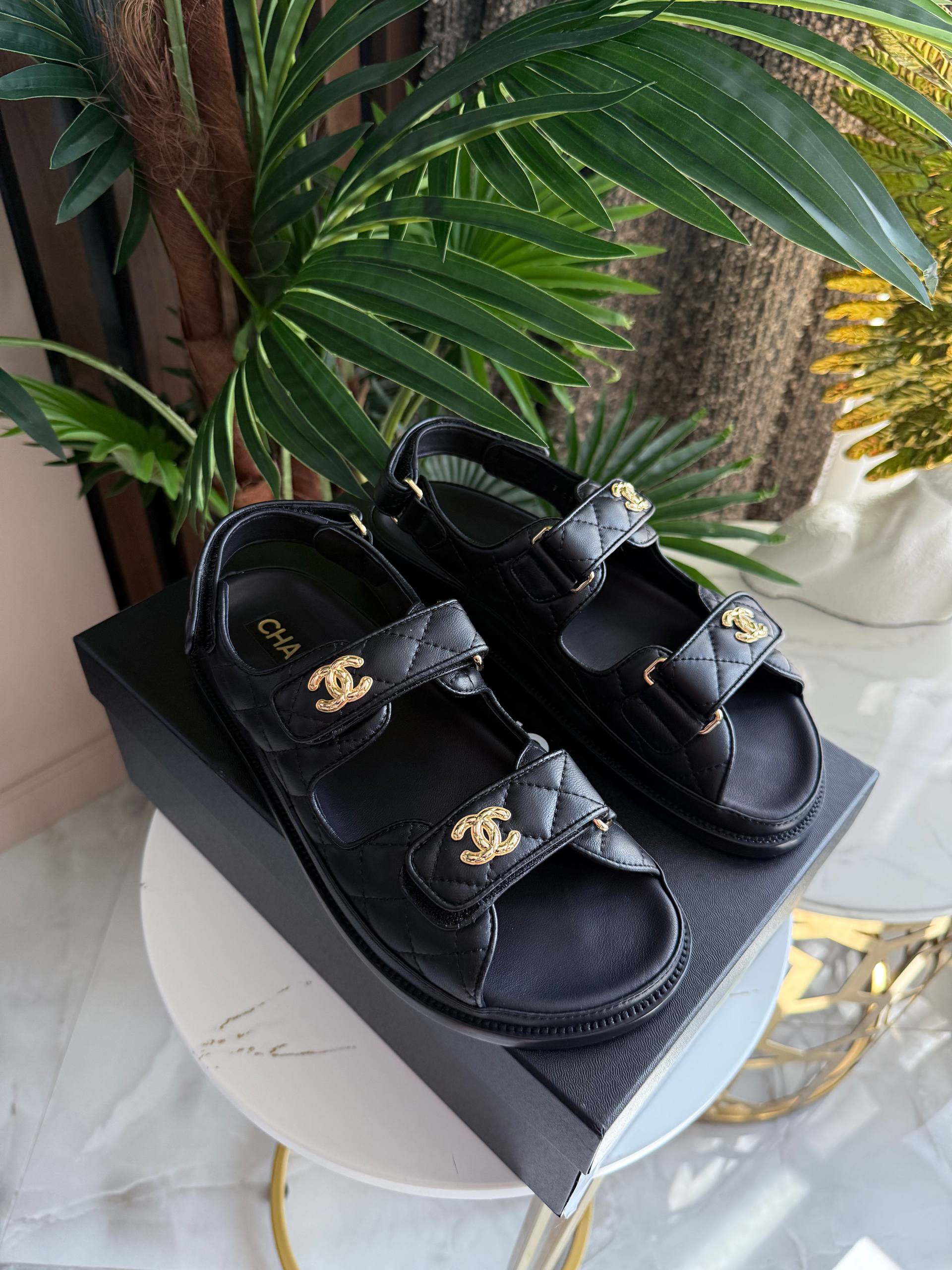 CHANEL Женские сандалии CHANEL Женские сандалии