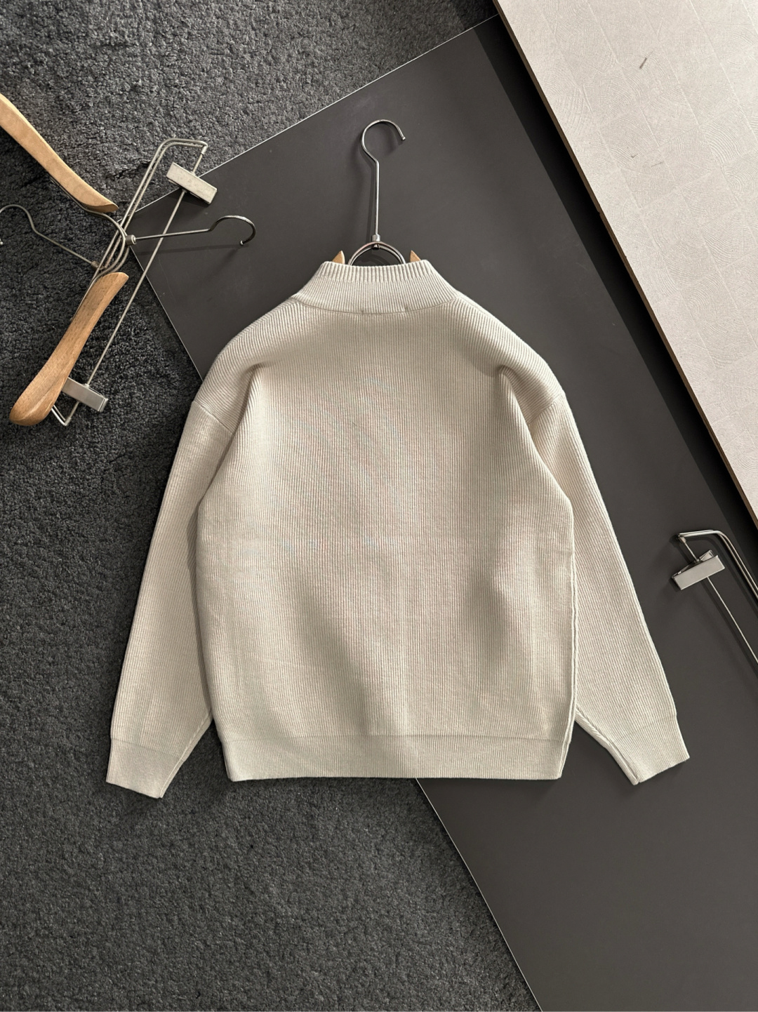 LOUIS VUITTON Мужской кардиган из шерсти LOUIS VUITTON Мужской кардиган из шерсти