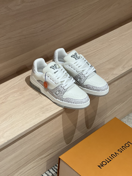 LOUIS VUITTON Кроссовки LV Trainer