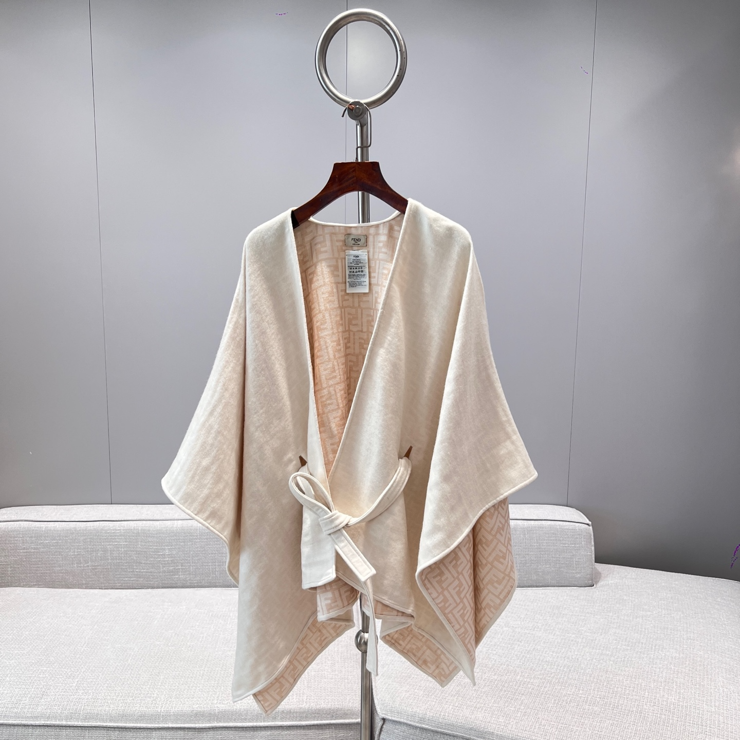 FENDI Женское пончо с поясом FENDI Женское пончо с поясом