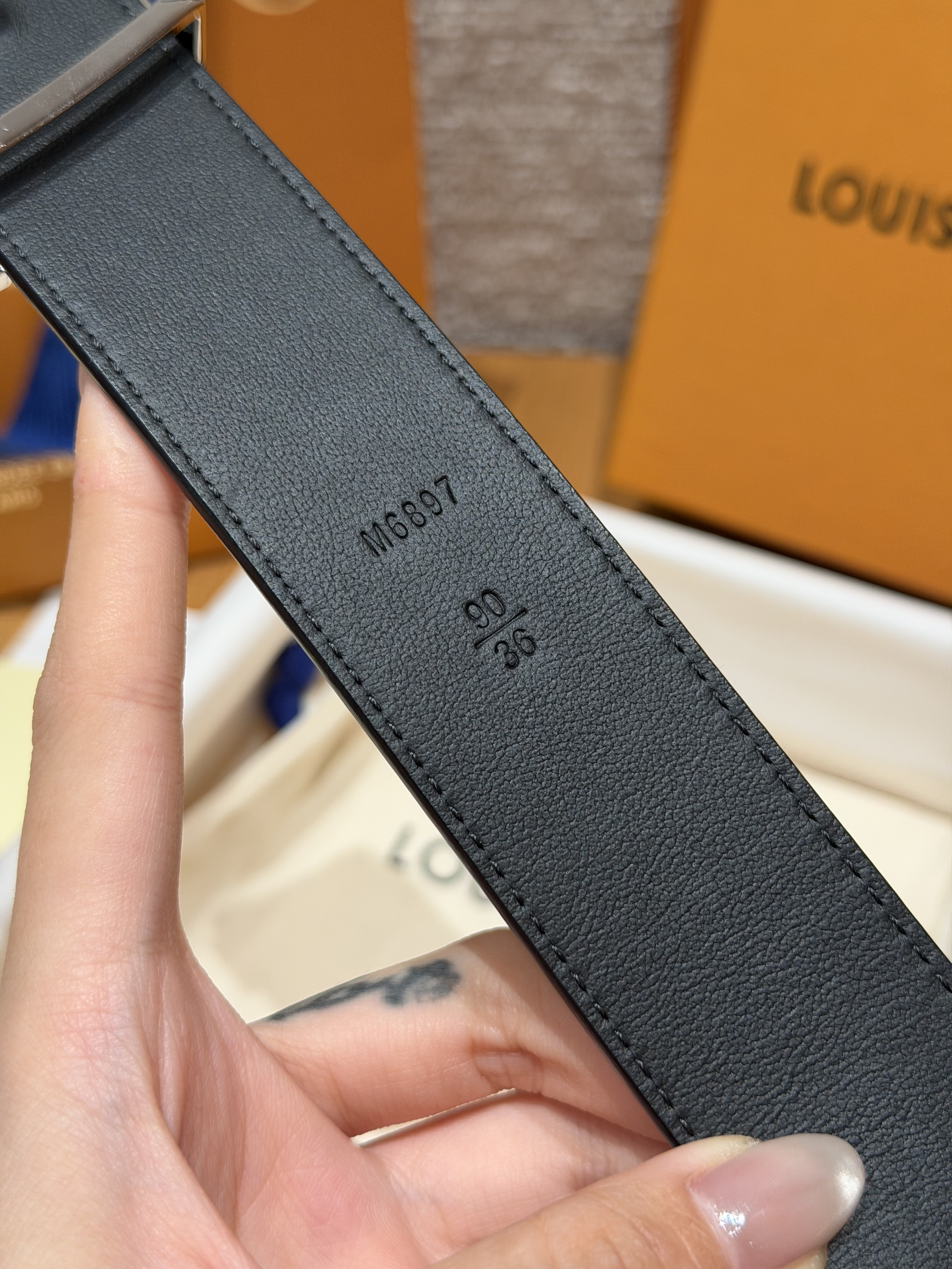 LOUIS VUITTON Мужской ремень 