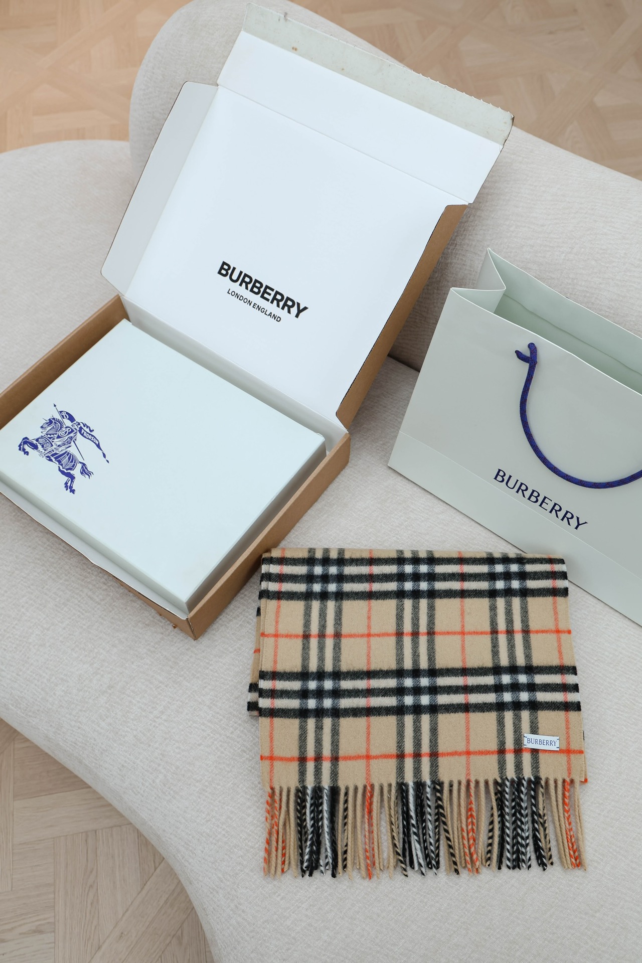 BURBERRY Женский шарф из кашемира BURBERRY Женский шарф из кашемира