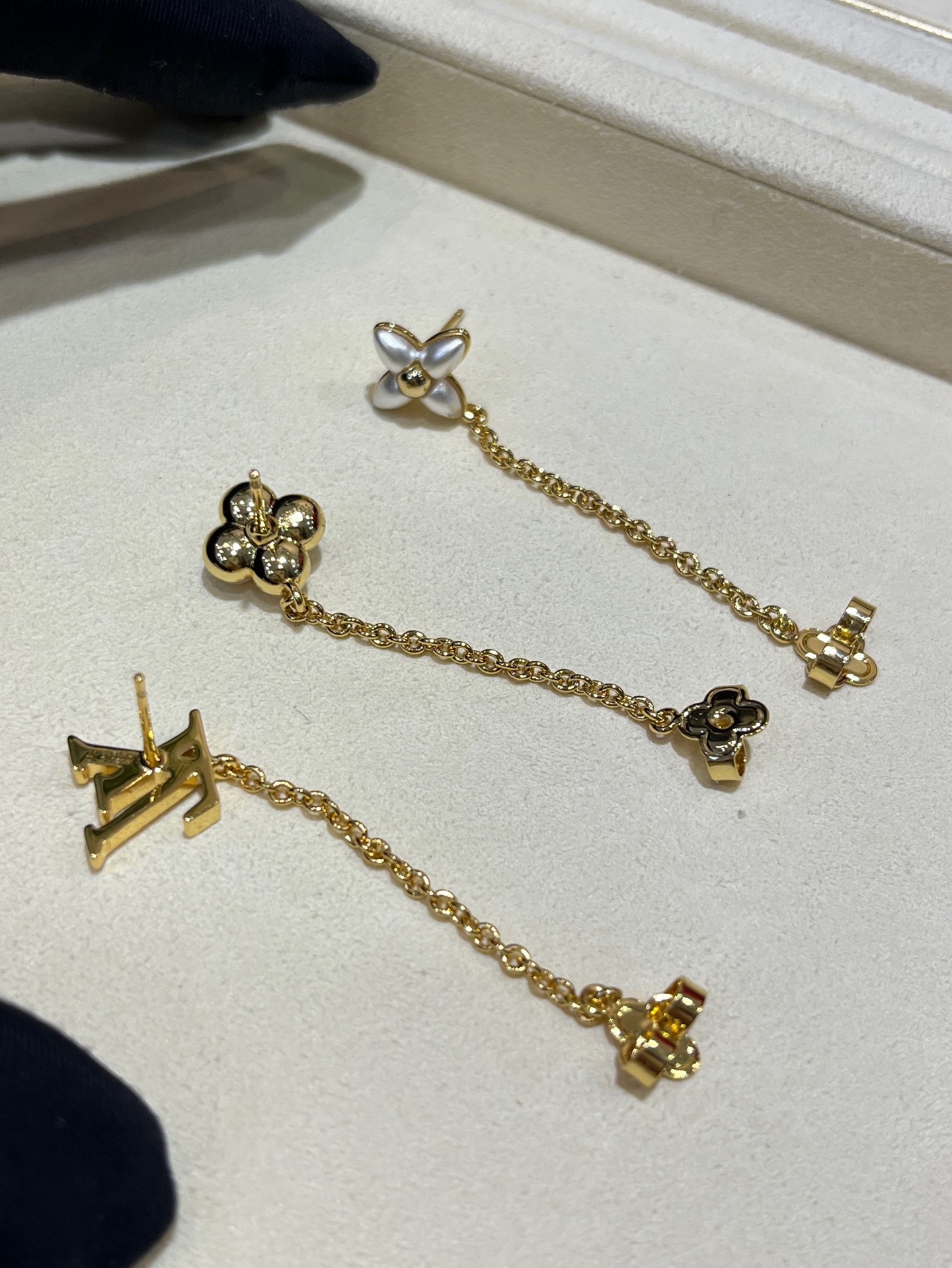 LOUIS VUITTON Женский комплект сережёк LOUIS VUITTON Женский комплект сережёк