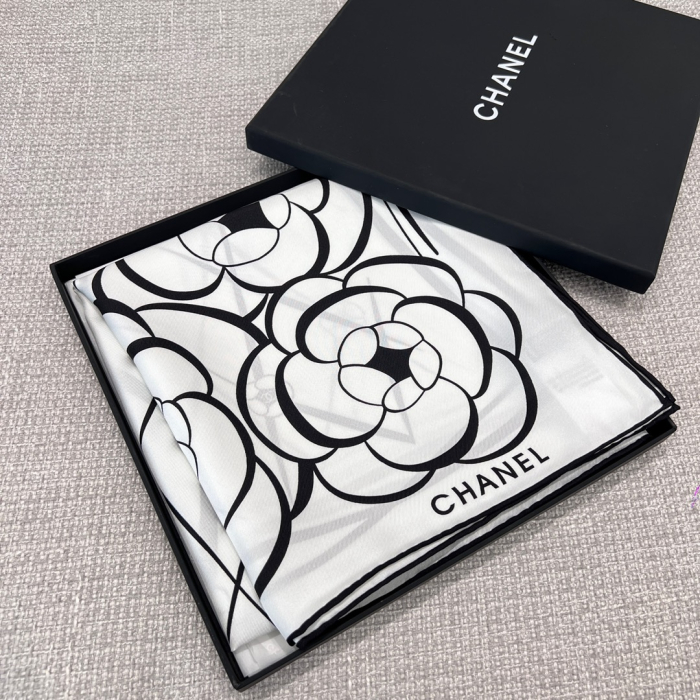 CHANEL Женский платок шёлк