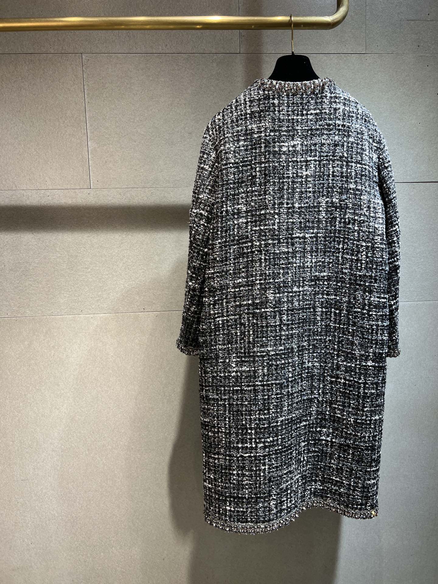 CHANEL Женское пальто из шерстяного твида CHANEL Женское пальто из шерстяного твида