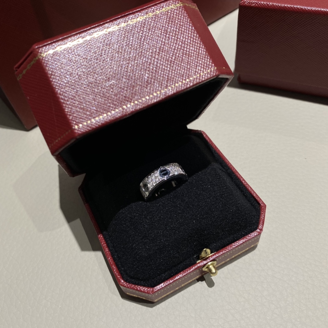 CARTIER Кольцо Love из белого золота и бриллиантов CARTIER Кольцо Love из белого золота и бриллиантов