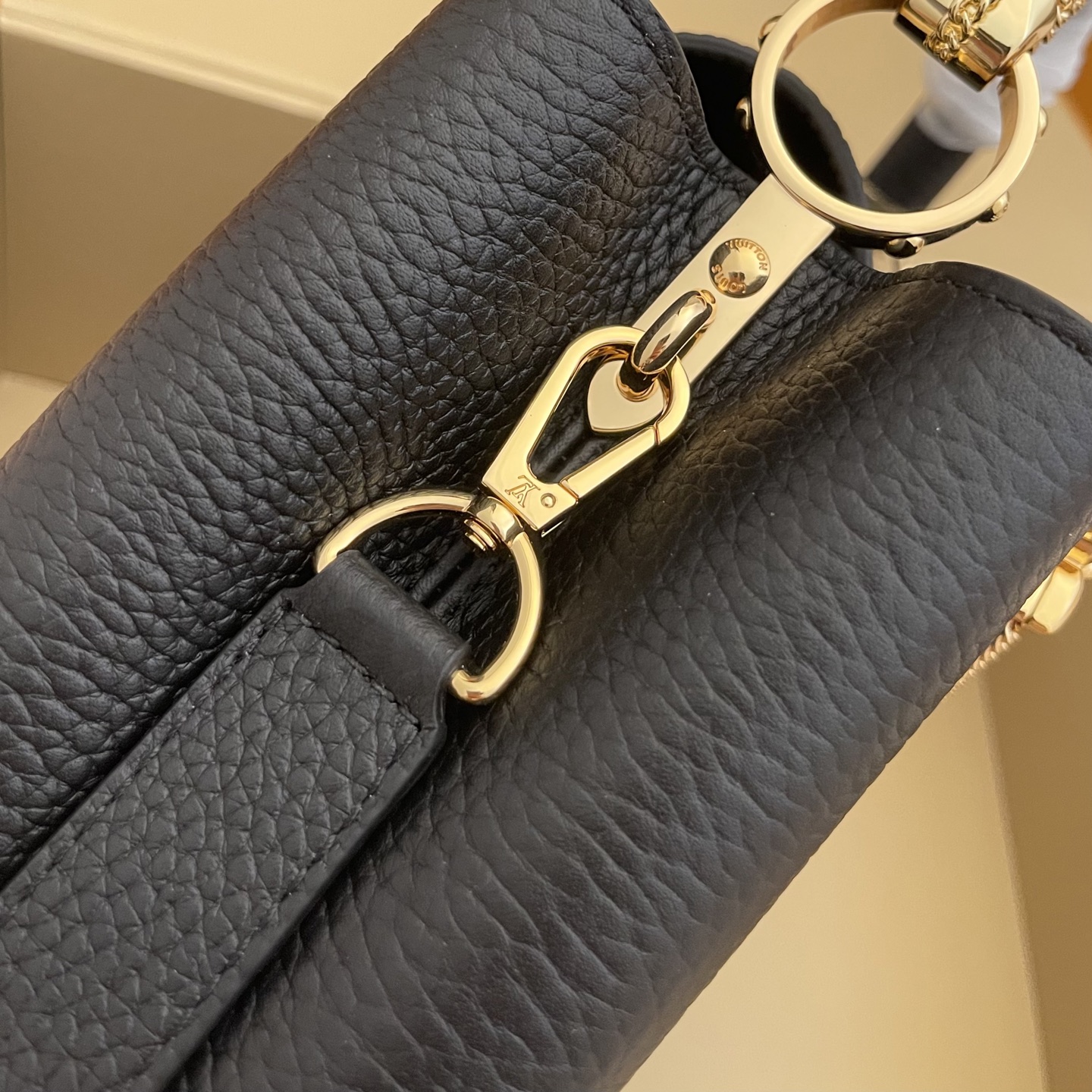 LOUIS VUITTON Женская Сумка Capucines