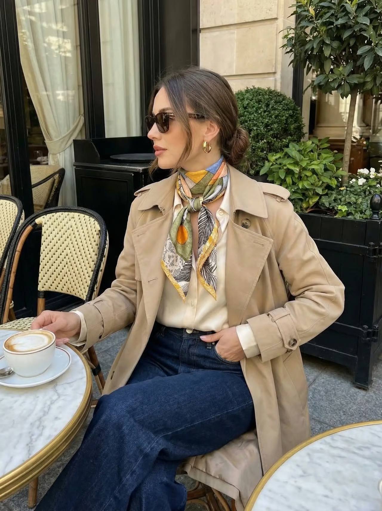 HERMES Женский платок из шелка с лошадью HERMES Женский платок из шелка с лошадью