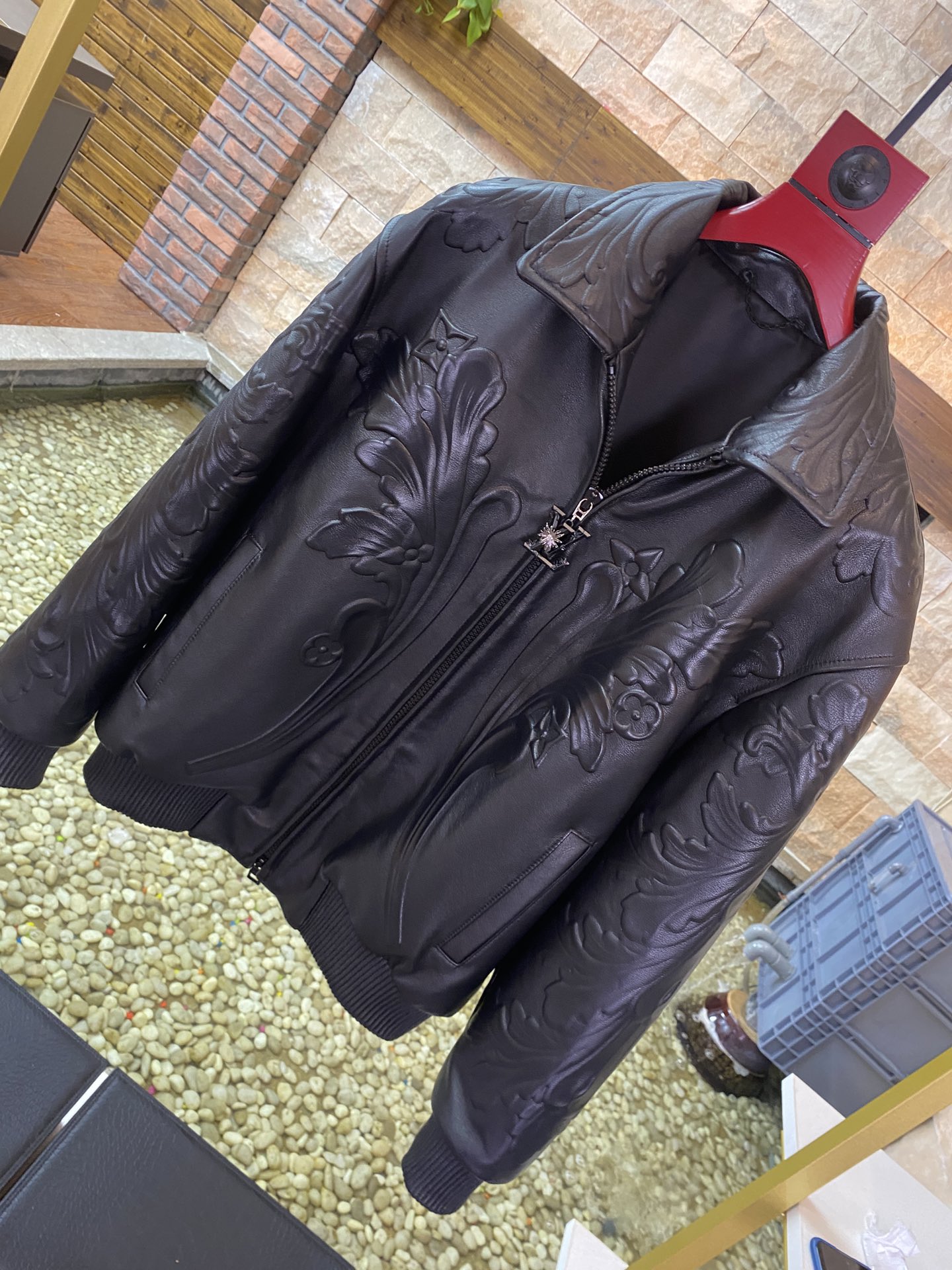 LOUIS VUITTON Мужская кожаная куртка LOUIS VUITTON Мужская кожаная куртка