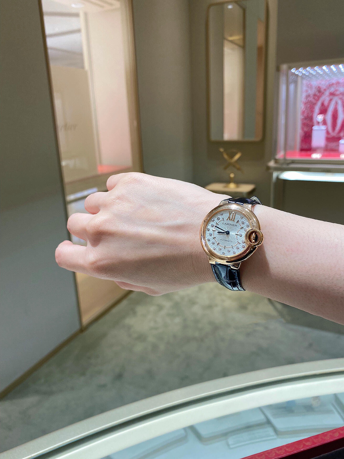 CARTIER Женские часы Cartier Ballon Bleu 33 WGBB0052 CARTIER Женские часы Cartier Ballon Bleu 33 WGBB0052