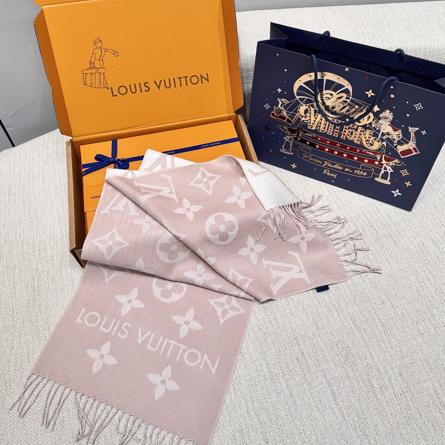 LOUIS VUITTON Женский шарф Monogram LOUIS VUITTON Женский шарф Monogram