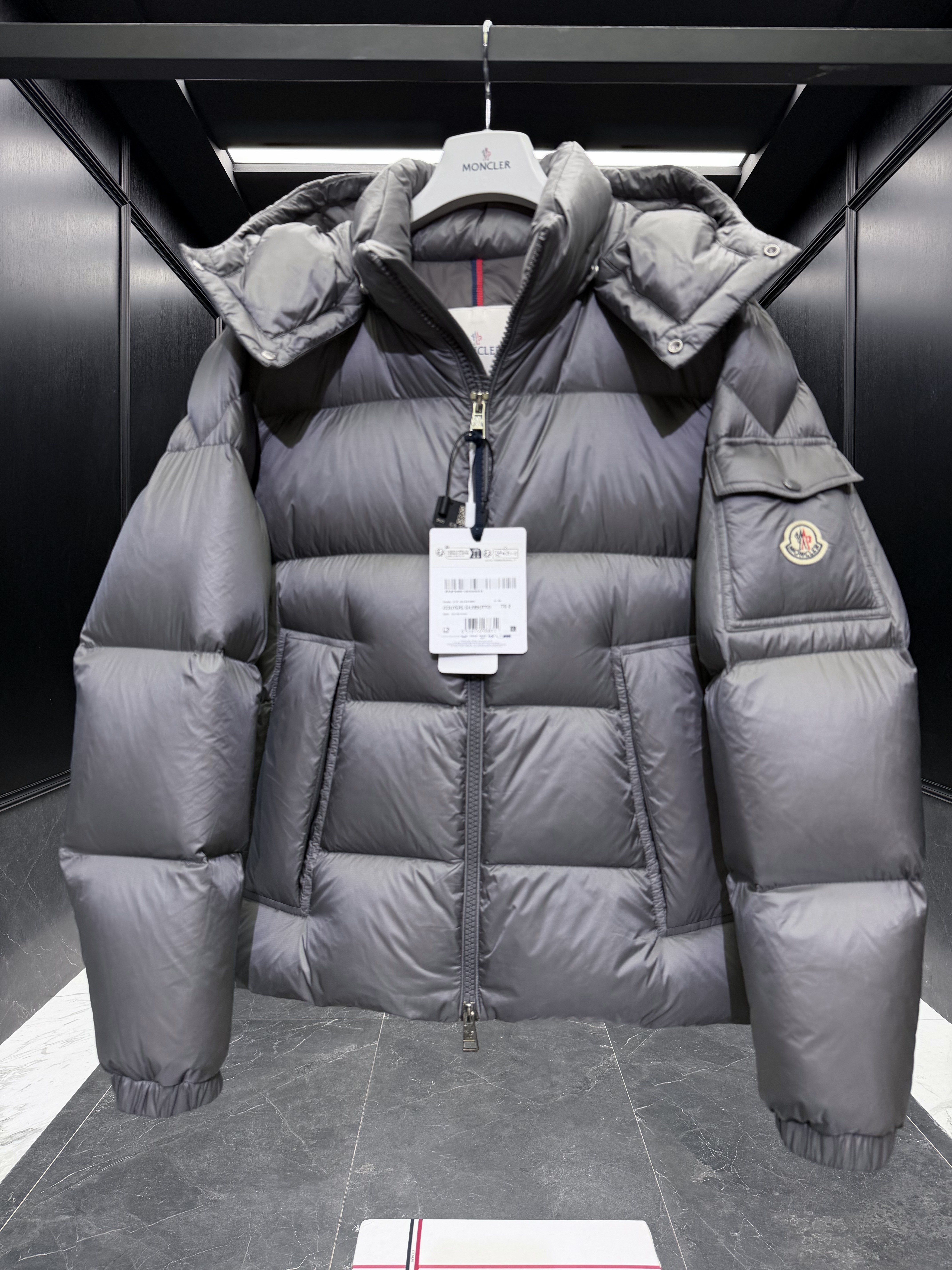 MONCLER Мужской пуховик Couyere MONCLER Мужской пуховик Couyere