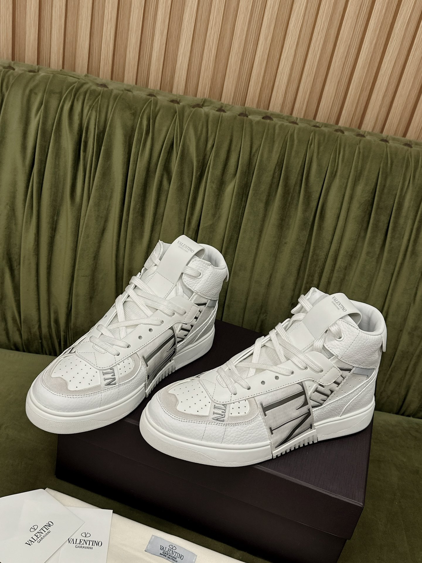 VALENTINO Мужские высокие кроссовки VL7N VALENTINO Мужские высокие кроссовки VL7N