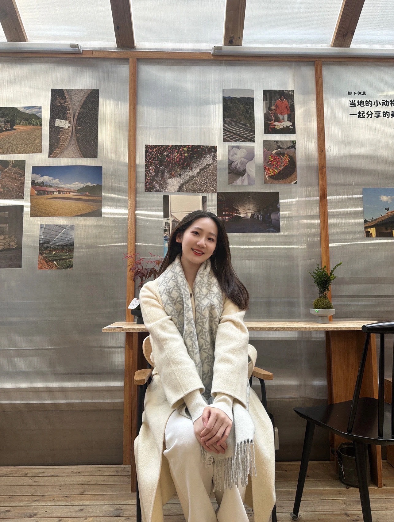 CHRISTIAN DIOR Женский шарф из шерсти CHRISTIAN DIOR Женский шарф из шерсти