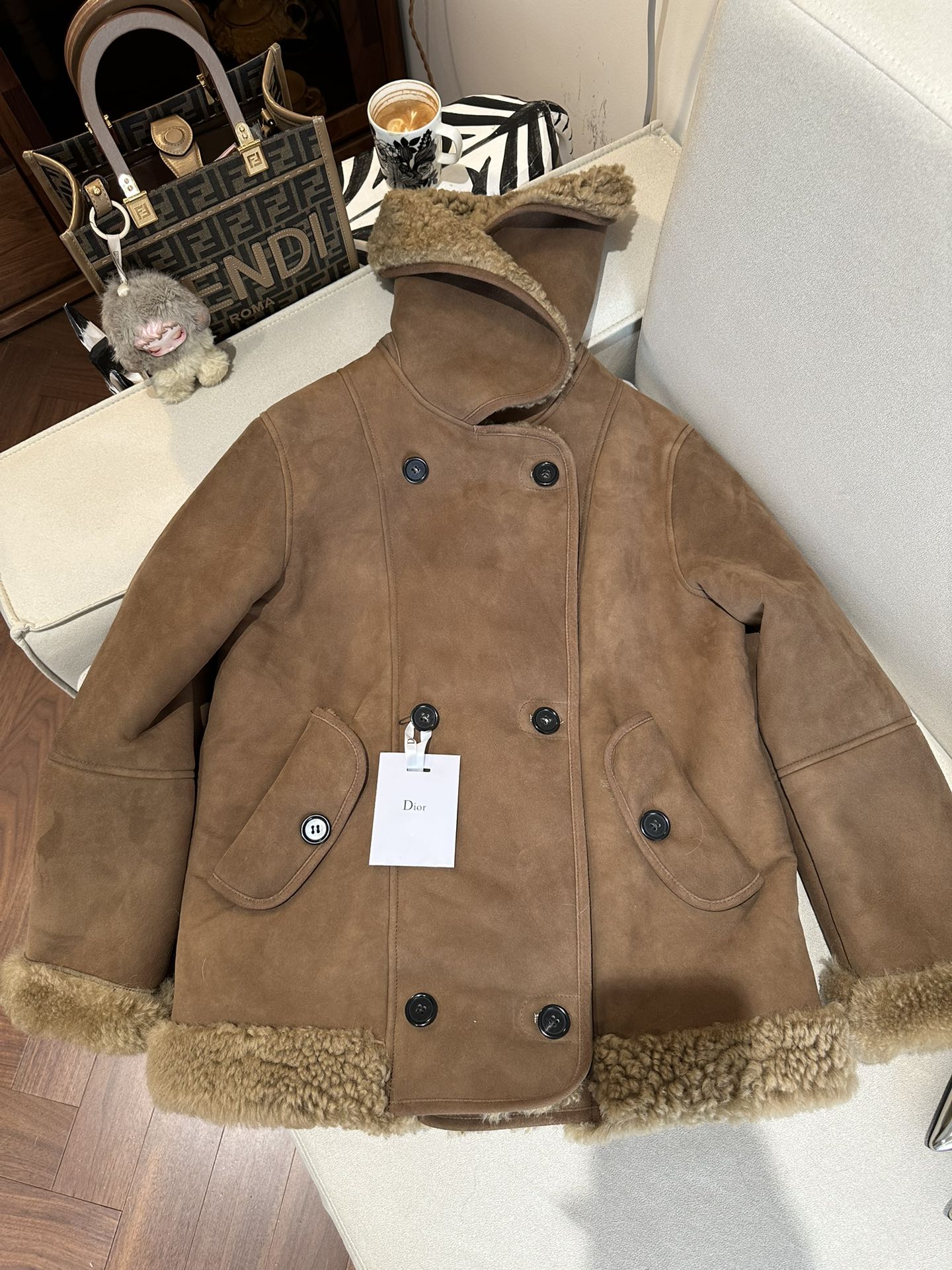 CHRISTIAN DIOR Женская дублёнка из овчины CHRISTIAN DIOR Женская дублёнка из овчины