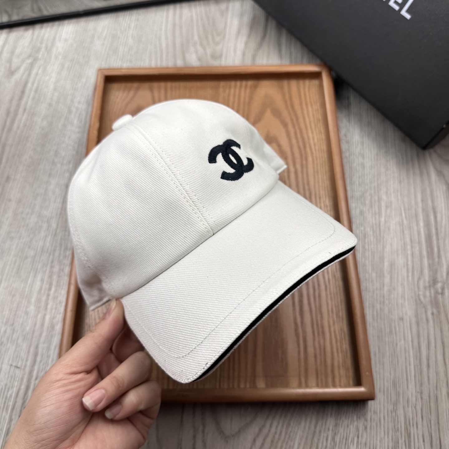 CHANEL Женская Кепка