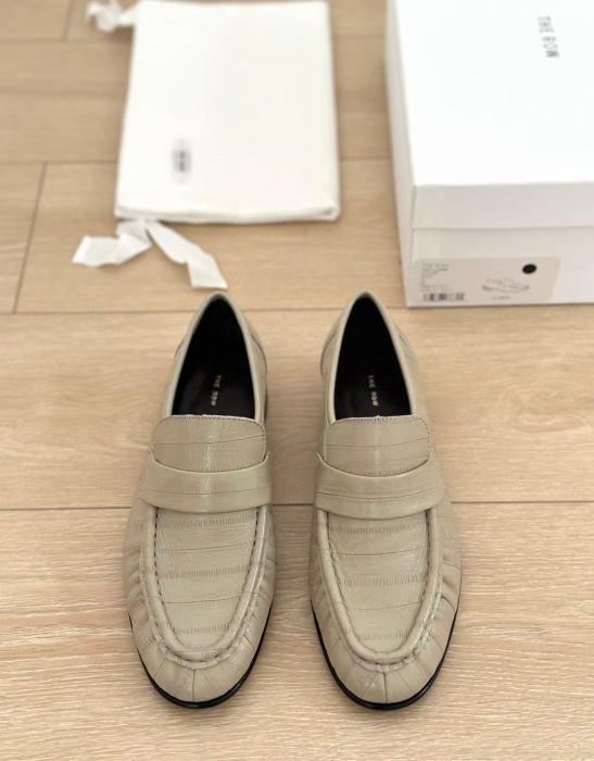 THE ROW Женские лоферы из телячьей кожи