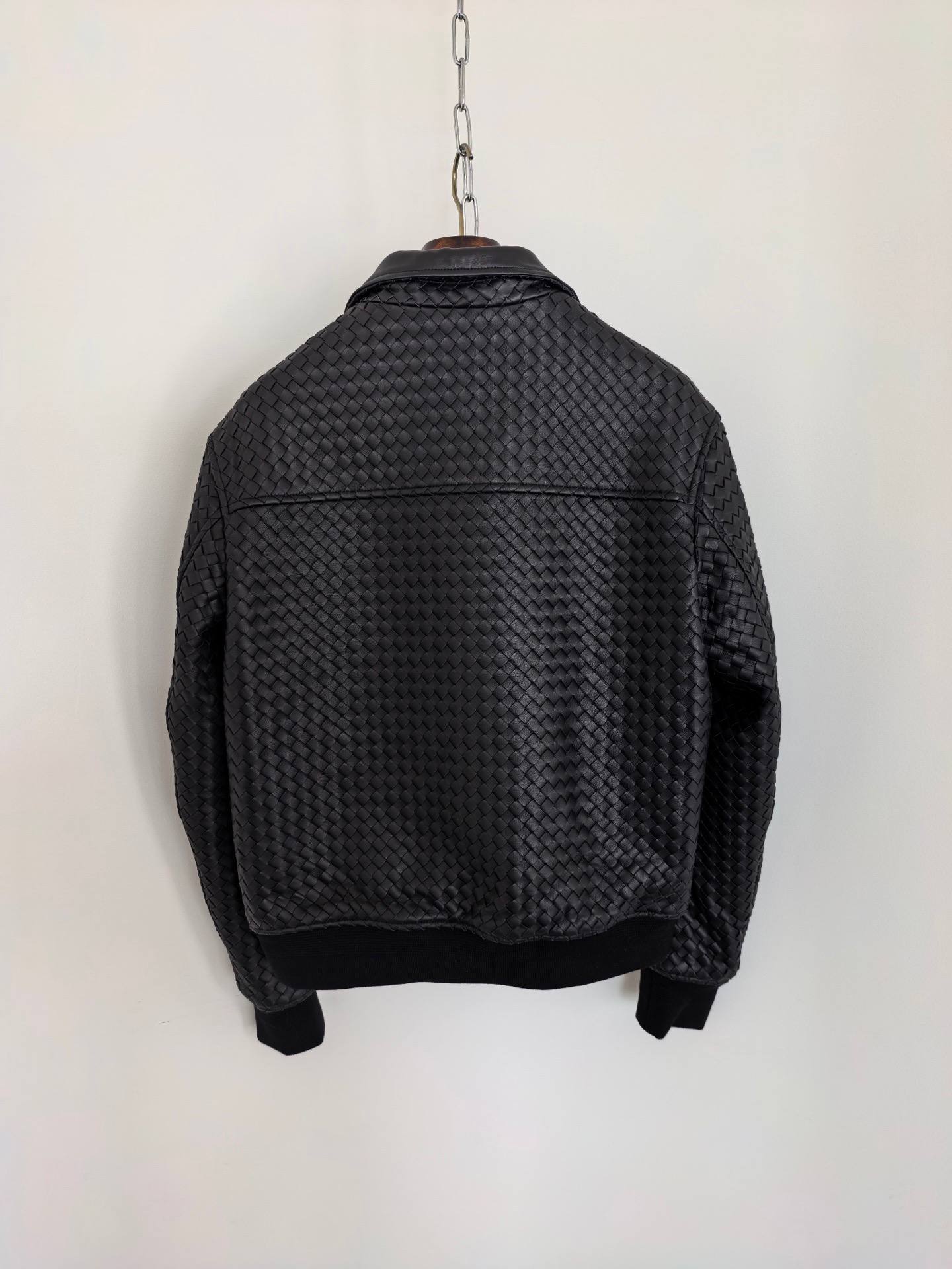 BOTTEGA VENETA Мужская кожаная куртка BOTTEGA VENETA Мужская кожаная куртка