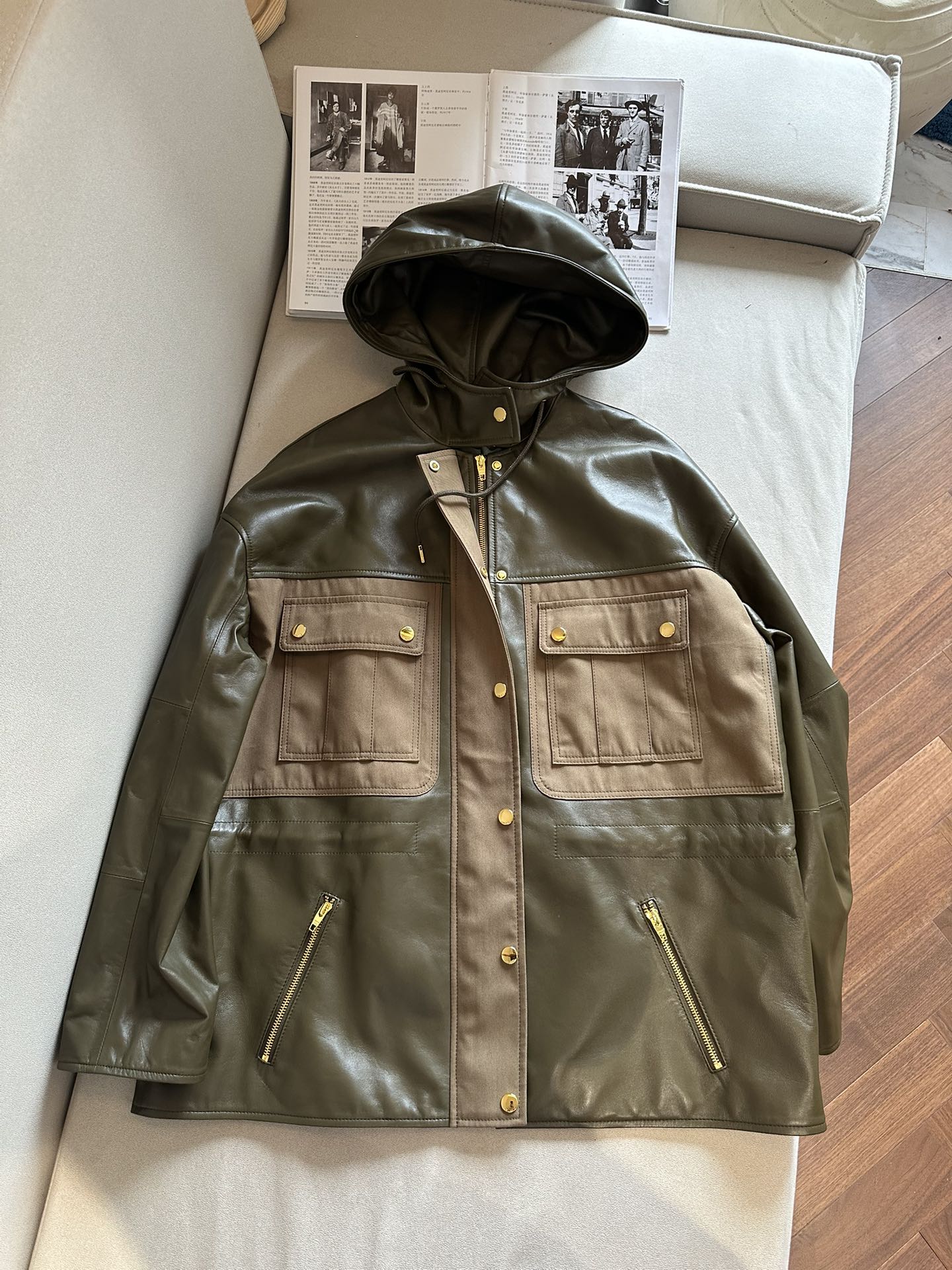 CELINE Женский кожаный плащ CELINE Женский кожаный плащ