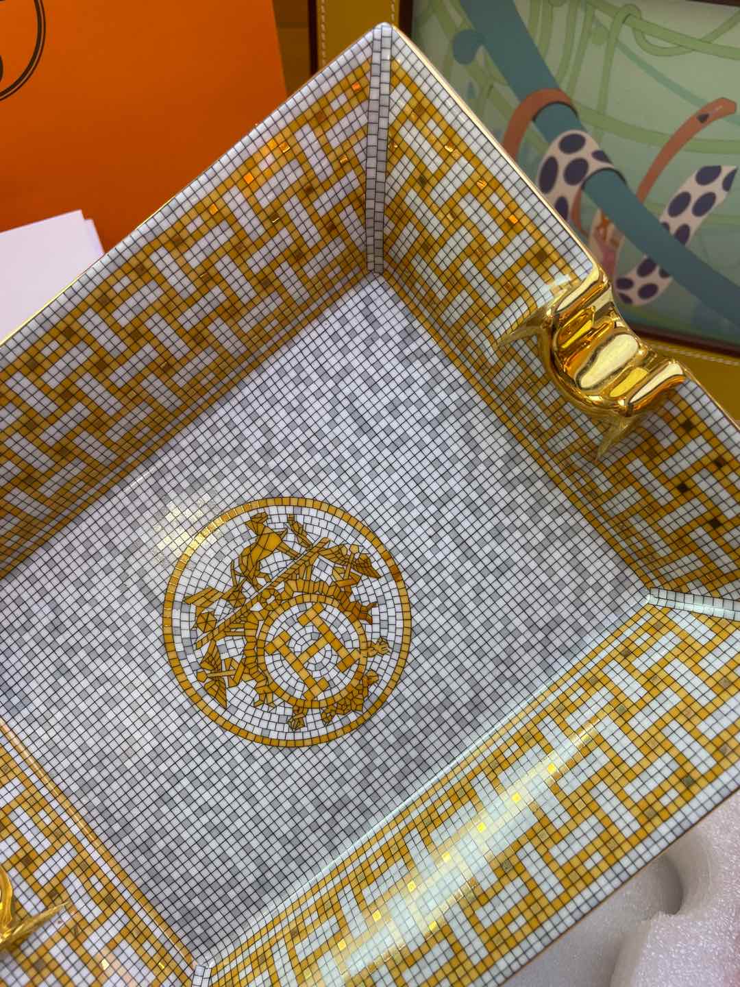 HERMES Пепельница Mosaique au 24 в серо‑золотой гамме HERMES Пепельница Mosaique au 24 в серо‑золотой гамме
