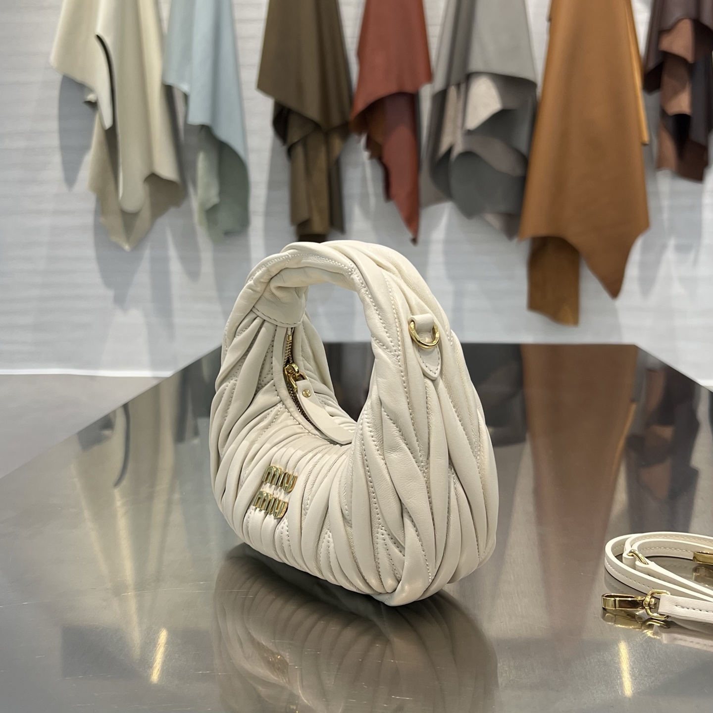 MIU MIU Женская сумка Wander hobo mini 